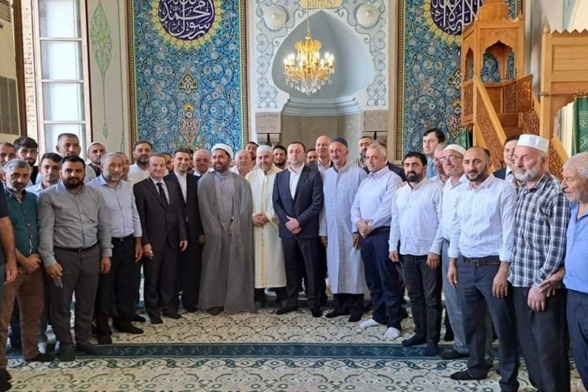 İrakli Qaribaşvili Tbilisi Cümə məscidində - FOTO