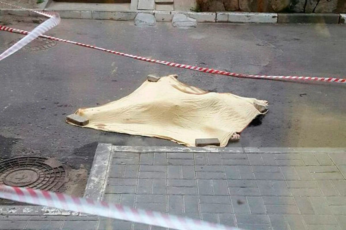 Bakıda fəhləni tikintidən itələyərək ölümünə səbəb olan şəxs həbs olunub