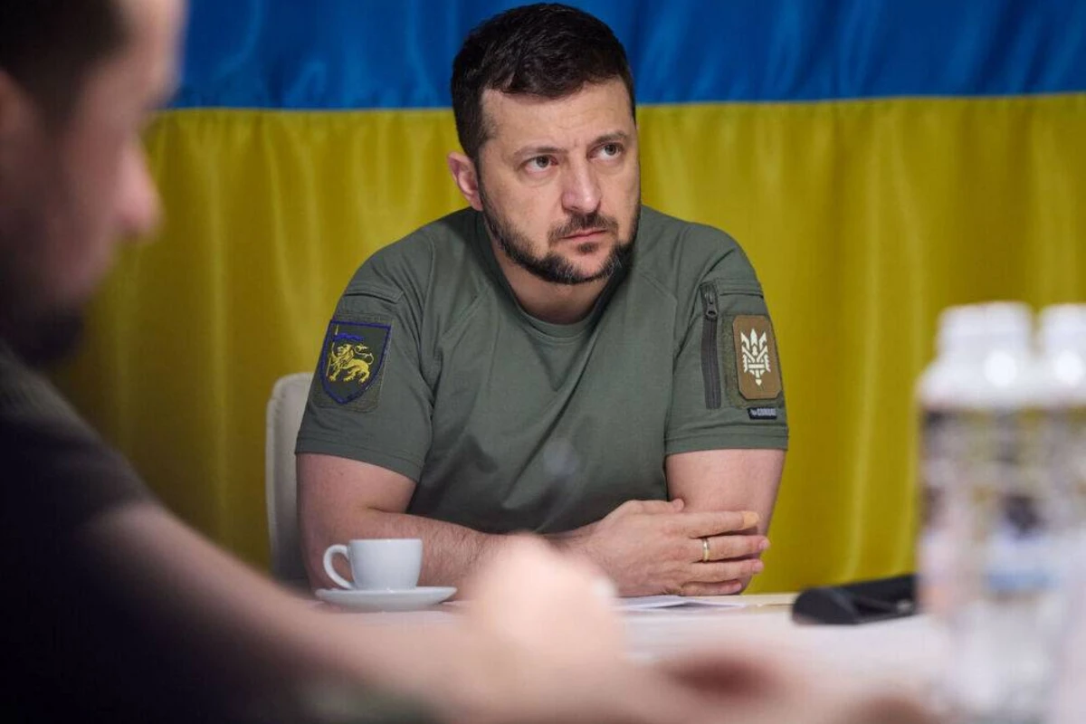 Зеленский опубликовал ВИДЕО с последствиями ракетного удара по центру Винницы