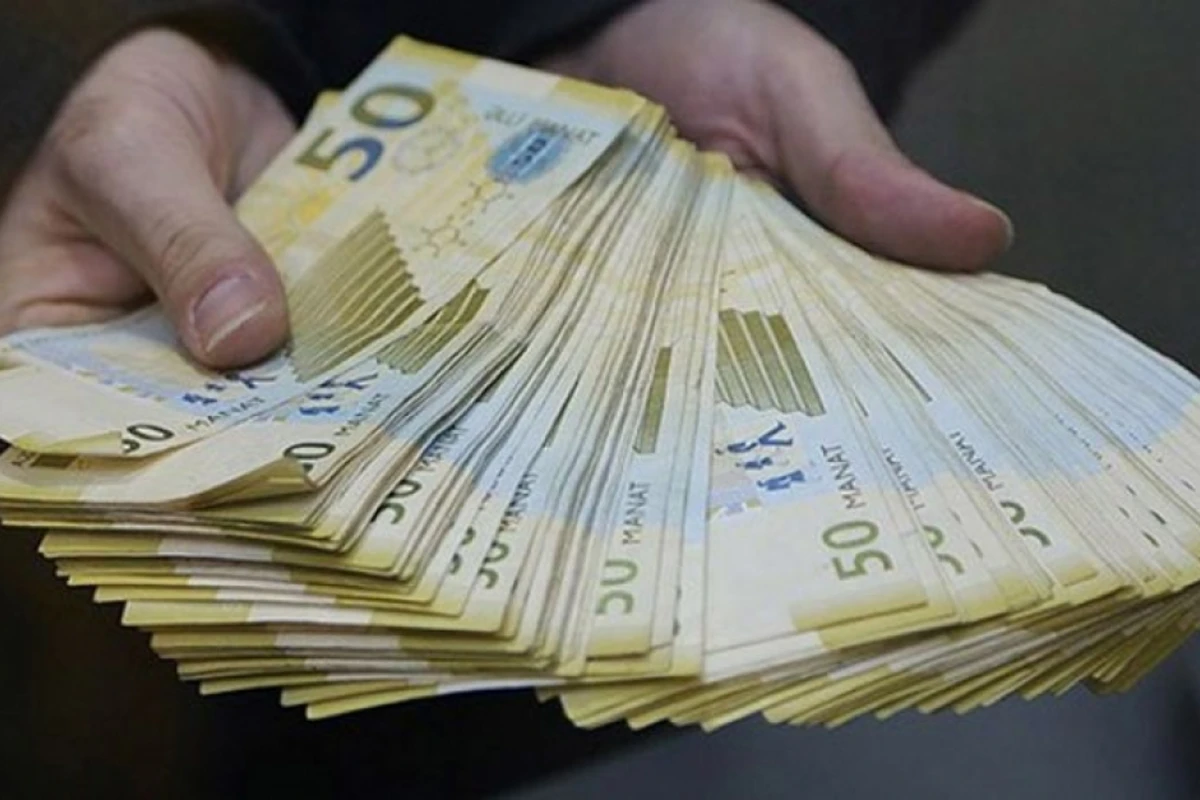 В Баку из сумки посетителя кафе украли 7 000 манатов