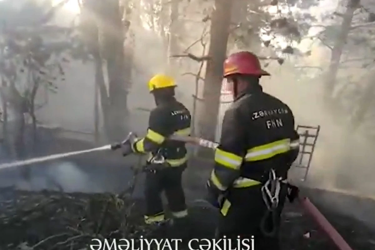 В Баку произошел пожар в депо вагонов - ВИДЕО