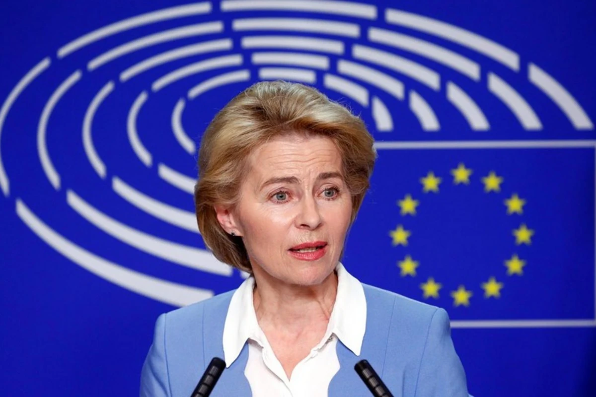 Ursula fon der Lyayen Azərbaycanda səfərdədir