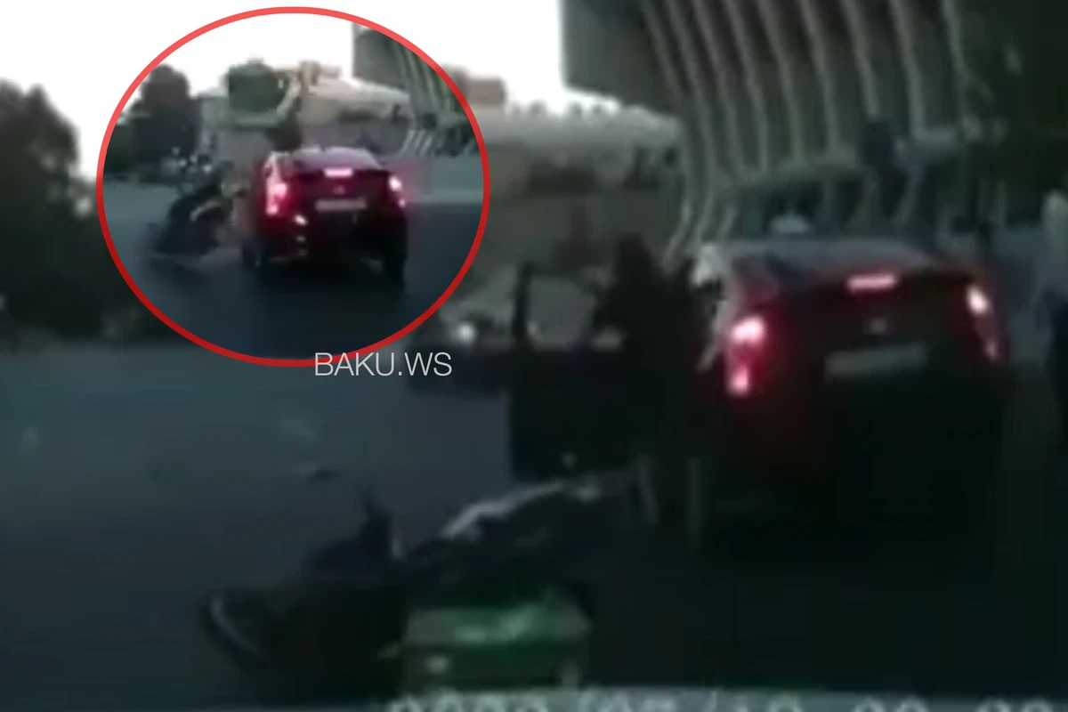 “Prius” və kuryer motosikleti qəzaya düşdü - ANBAAN VİDEO