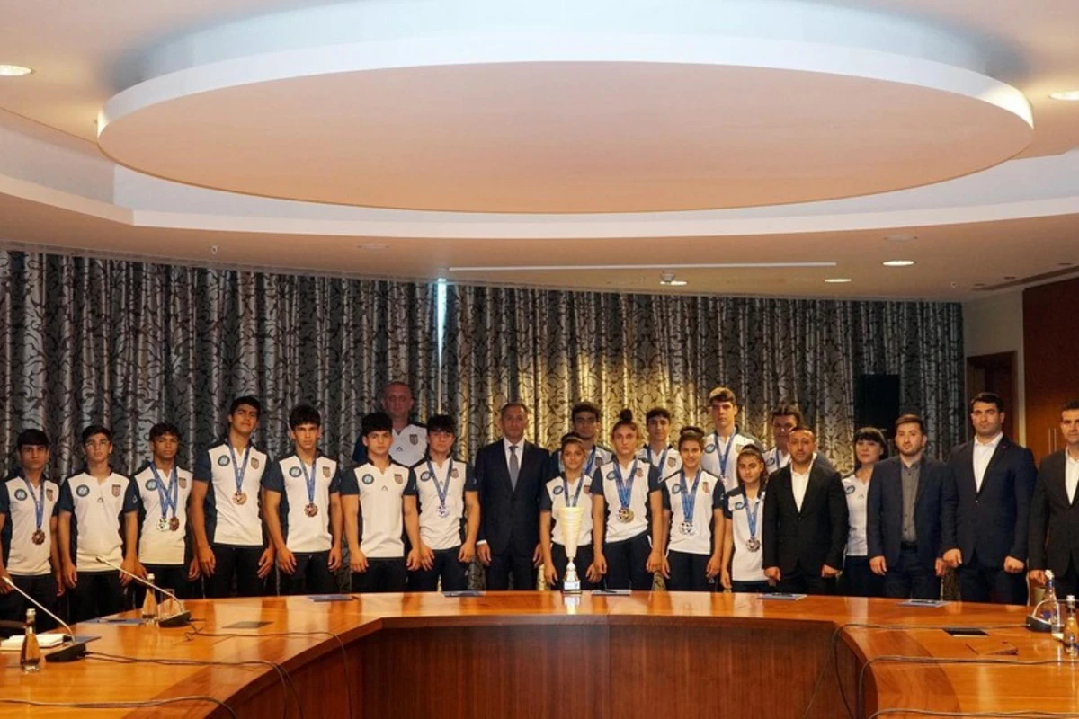 Rəşad Nəbiyev Avropa çempionatında tarixi uğura imza atan cüdoçularla görüşdü Rəşad Nəbiyev Avropa çempionatında tarixi uğura imza atan cüdoçularla görüşdü