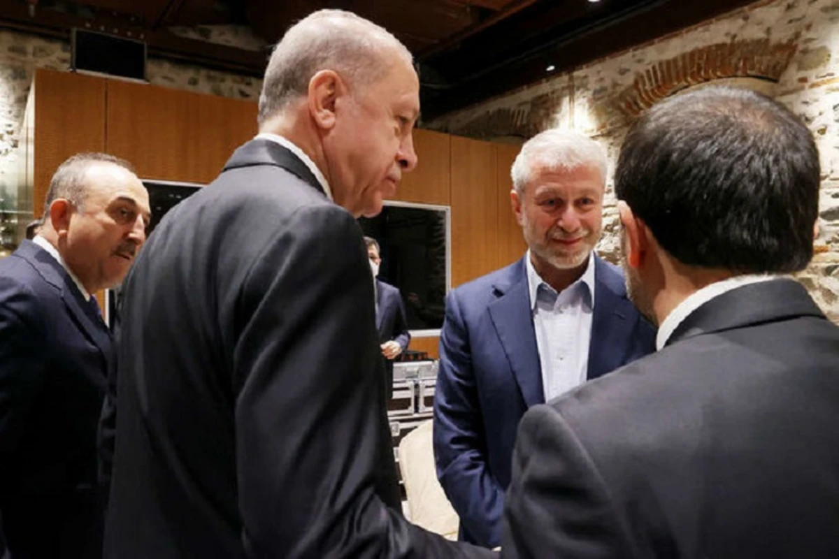Abramoviç Türkiyədə taxıl dəhlizi sazişinin imzalanması mərasimində görünüb Abramoviç Türkiyədə taxıl dəhlizi sazişinin imzalanması mərasimində görünüb