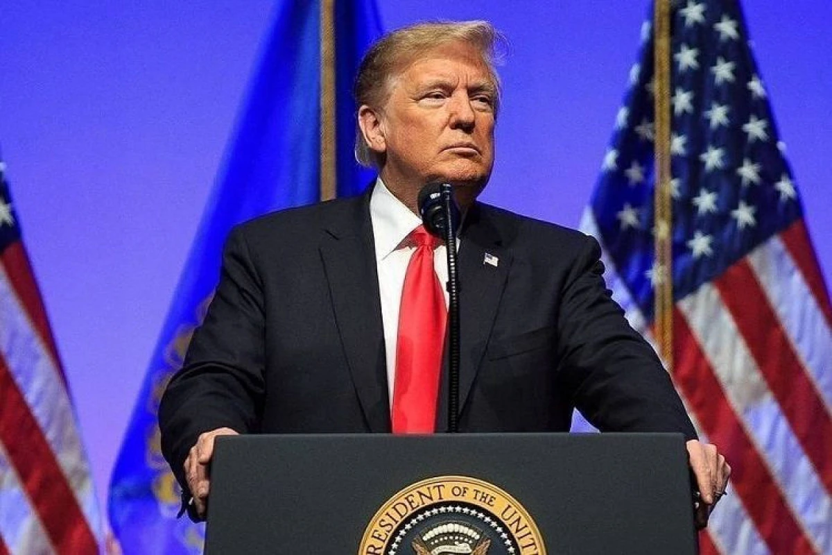 Trampdan Amerika məktəblərində ibadətlə bağlı qadağalara ETİRAZ