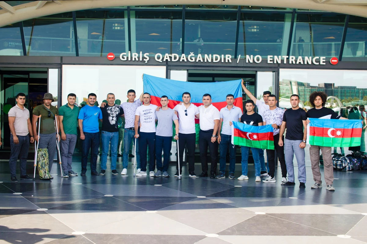 Türkiyədə müalicə alan 10 qazi Azərbaycana qayıtdı: Daha iki nəfər müalicəyə göndərildi - FOTO