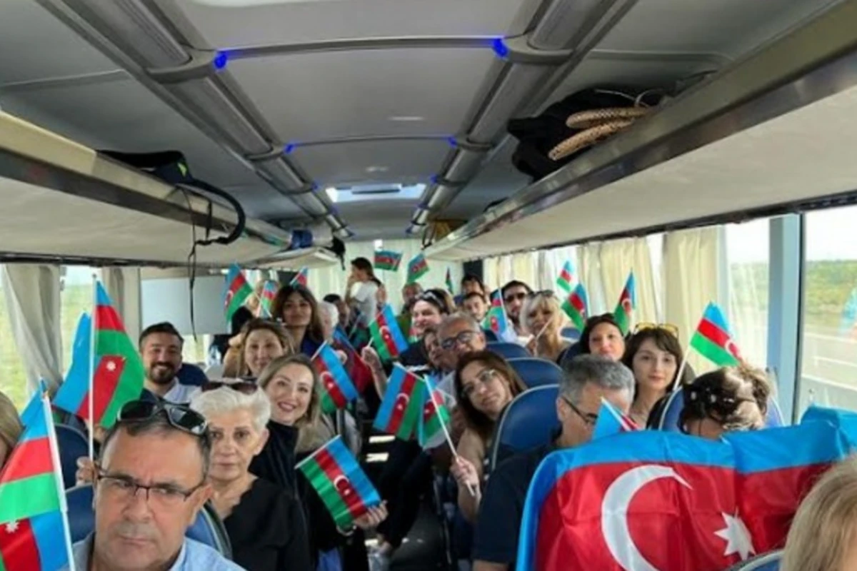 Diaspor nümayəndələrinin Şuşaya növbəti səfəri başlayıb