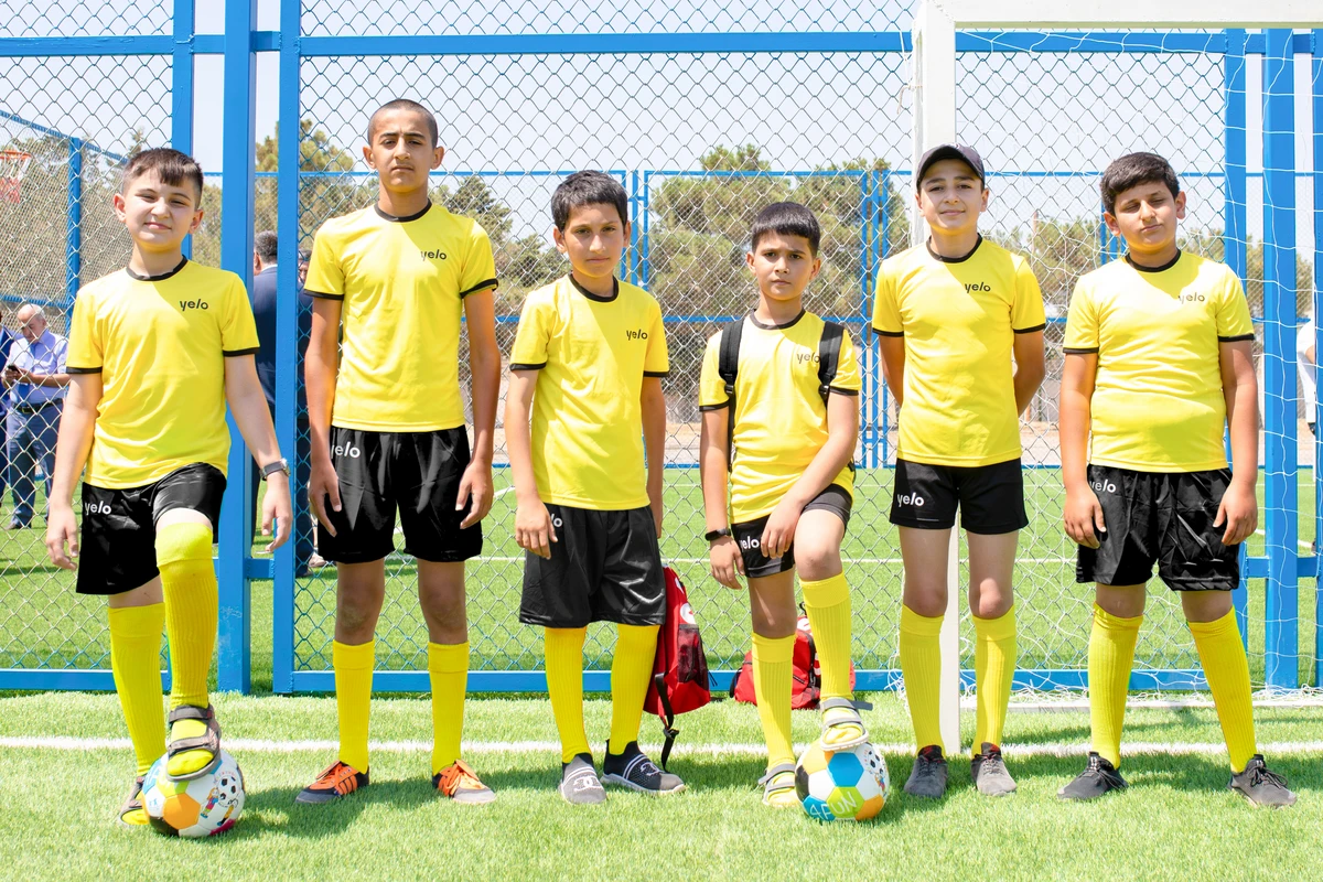 Yelo Bank-dan uşaq futboluna dəstək