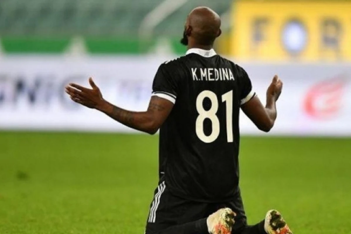 Qarabağın oyunçusu ağlayaraq meydanı tərk etdi