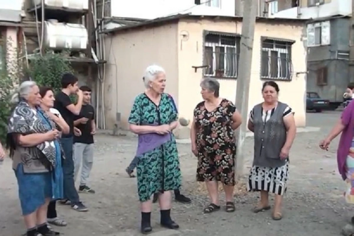 Летом - пыль, зимой - грязь: Жители Гянджи жалуются, но им только обещают - ВИДЕО