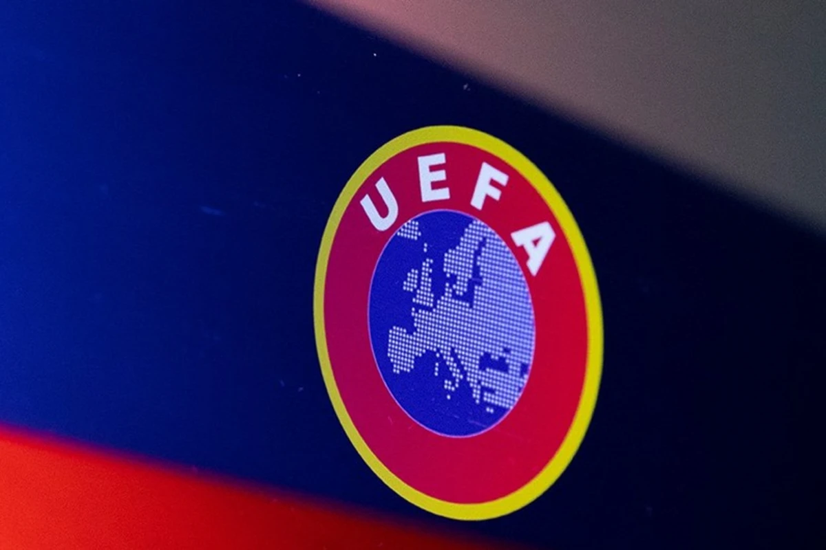 UEFA Putinlə bağlı şüarlara görə Fənərbağçaya intizam işi açdı