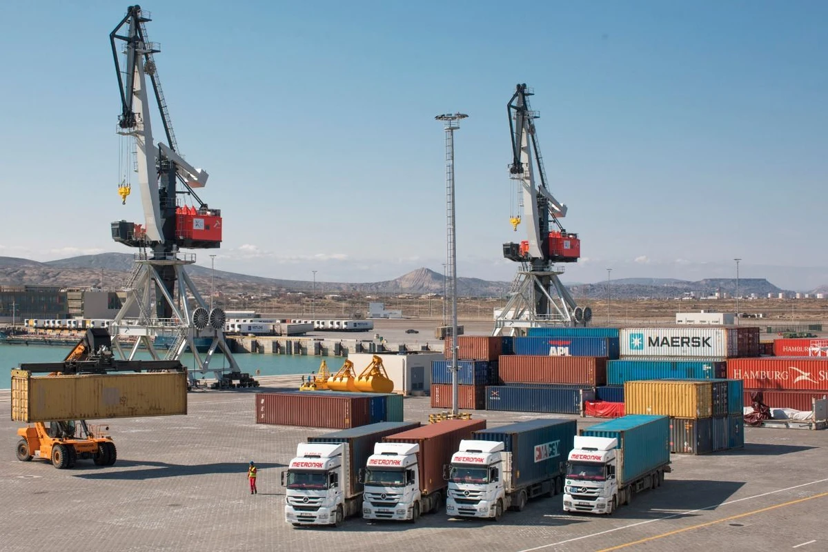 Azərbaycanın tranzit yükdaşınmasına məsul dövlət qurumlarının rəhbərləri Bakı Limanında olublar