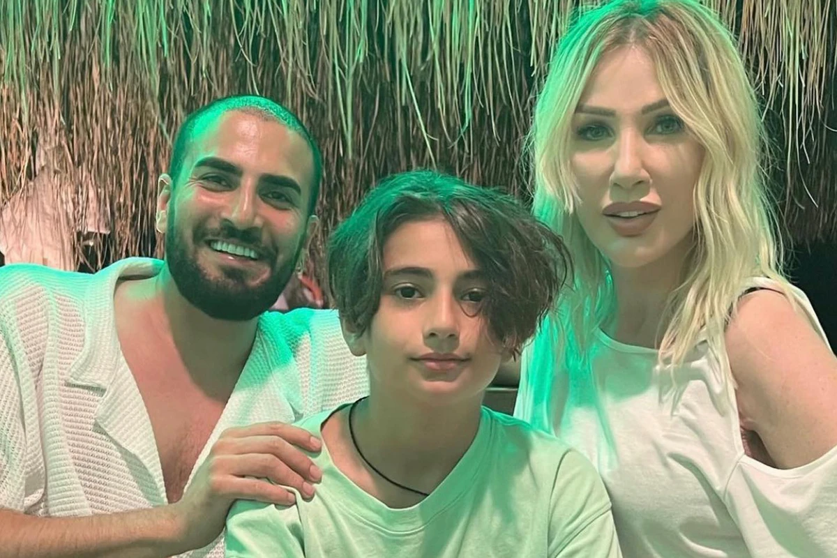 Seda Sayanın ÖGEY OĞLUNDAN ETİRAZ: Öz anam hər zaman arxamdadır - FOTO