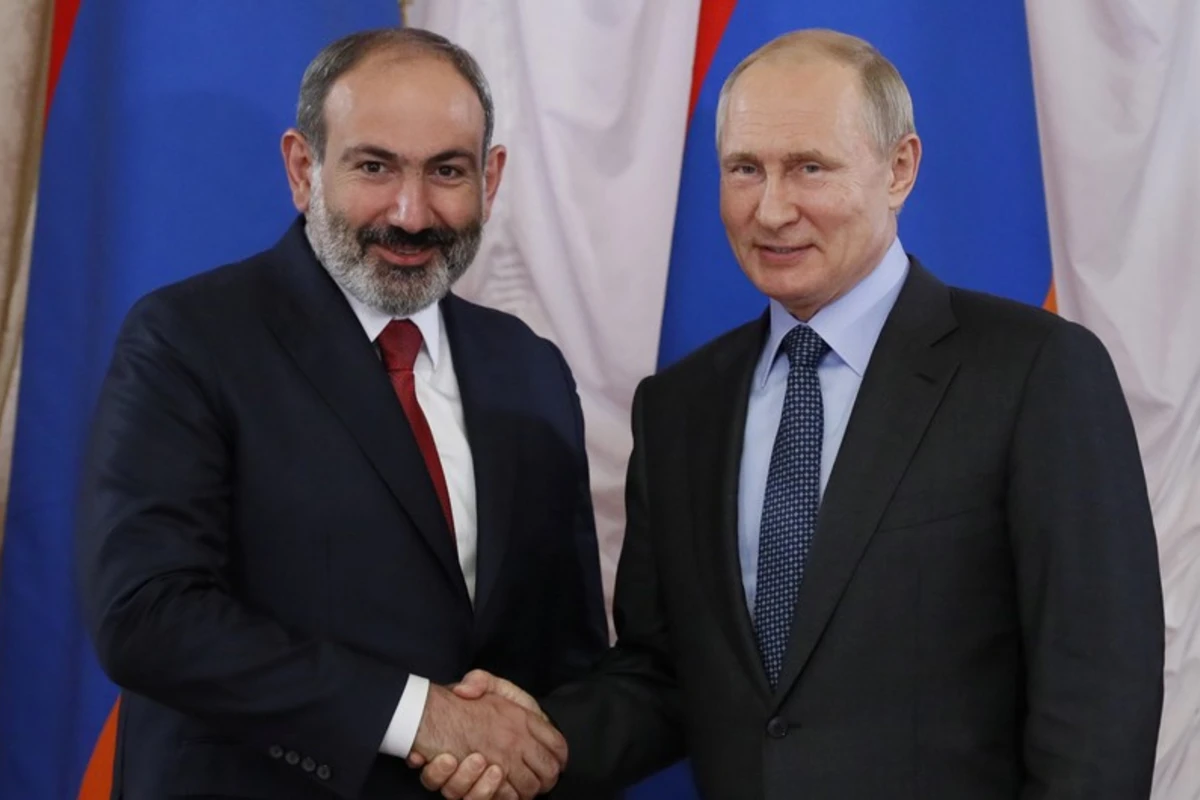 Путин и Пашинян обсудили выполнение трехсторонних договоренностей