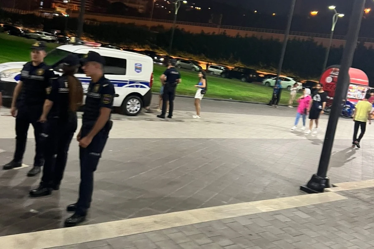 Bulvarda beş qadın nəvə, nənə və rəfiqəsini döydü: DİN HƏRƏKƏTƏ KEÇDİ - FOTO/VİDEO