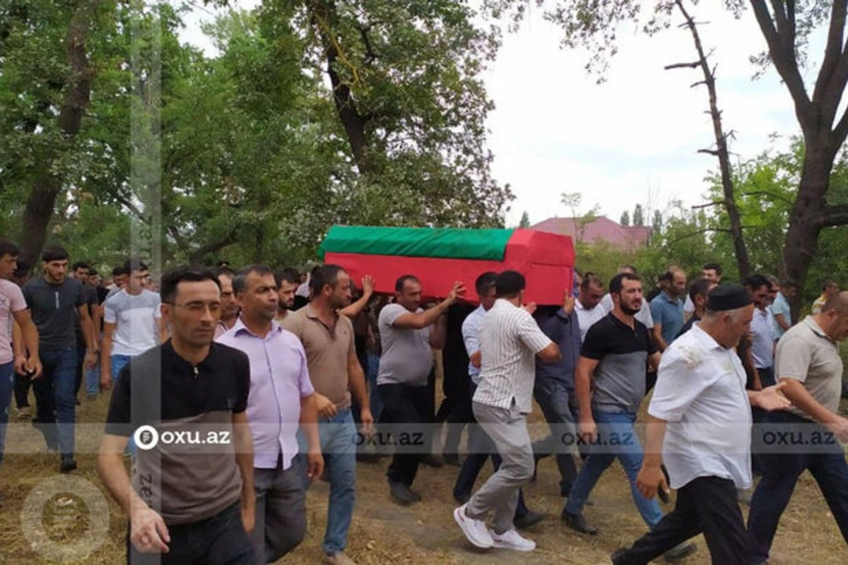 Tovuzda həlak olan əsgərimiz dəfn edildi - YENİLƏNİB + FOTO Tovuzda həlak olan əsgərimiz dəfn edildi - YENİLƏNİB + FOTO