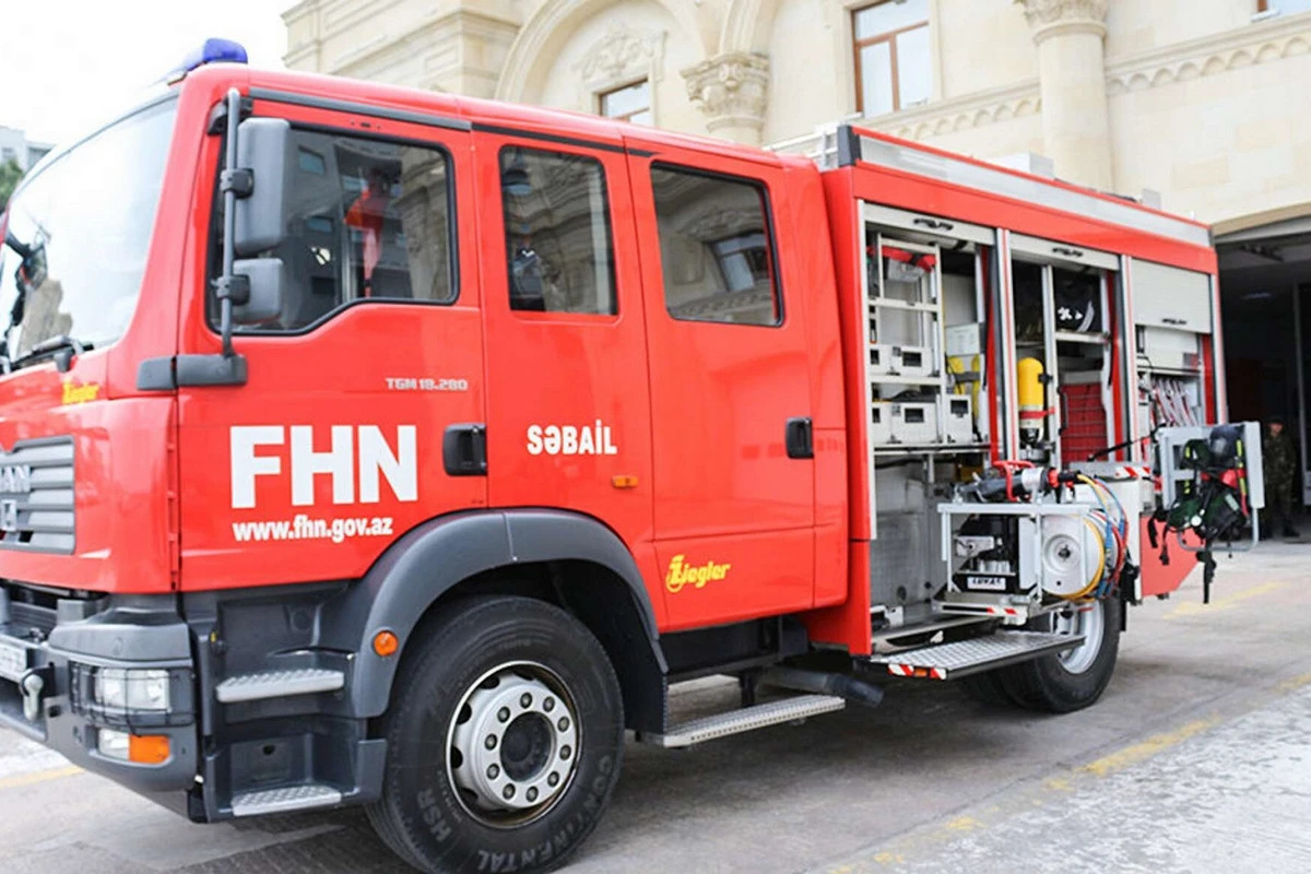 Biləsuvarda yük avtomobili yanıb