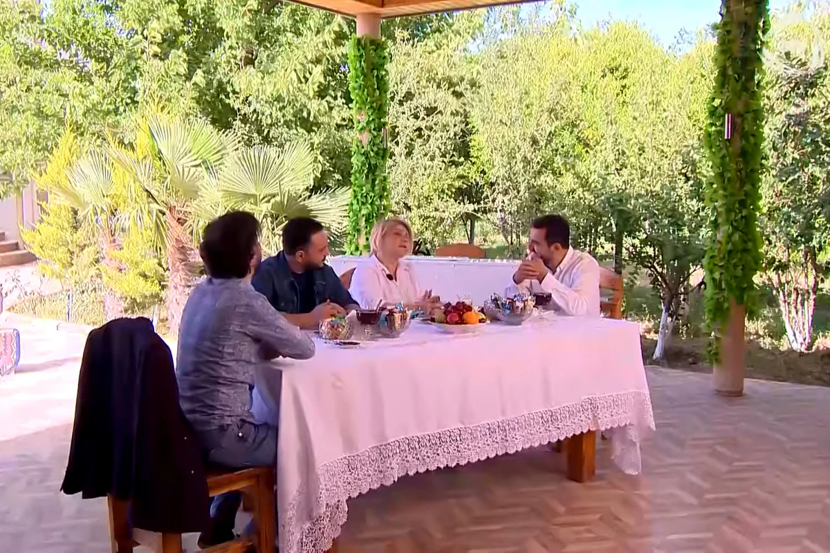 Xalq artisti: Bağ evimdə 8 itim, kirpilərim, tısbağam var - VİDEO Xalq artisti: Bağ evimdə 8 itim, kirpilərim, tısbağam var - VİDEO