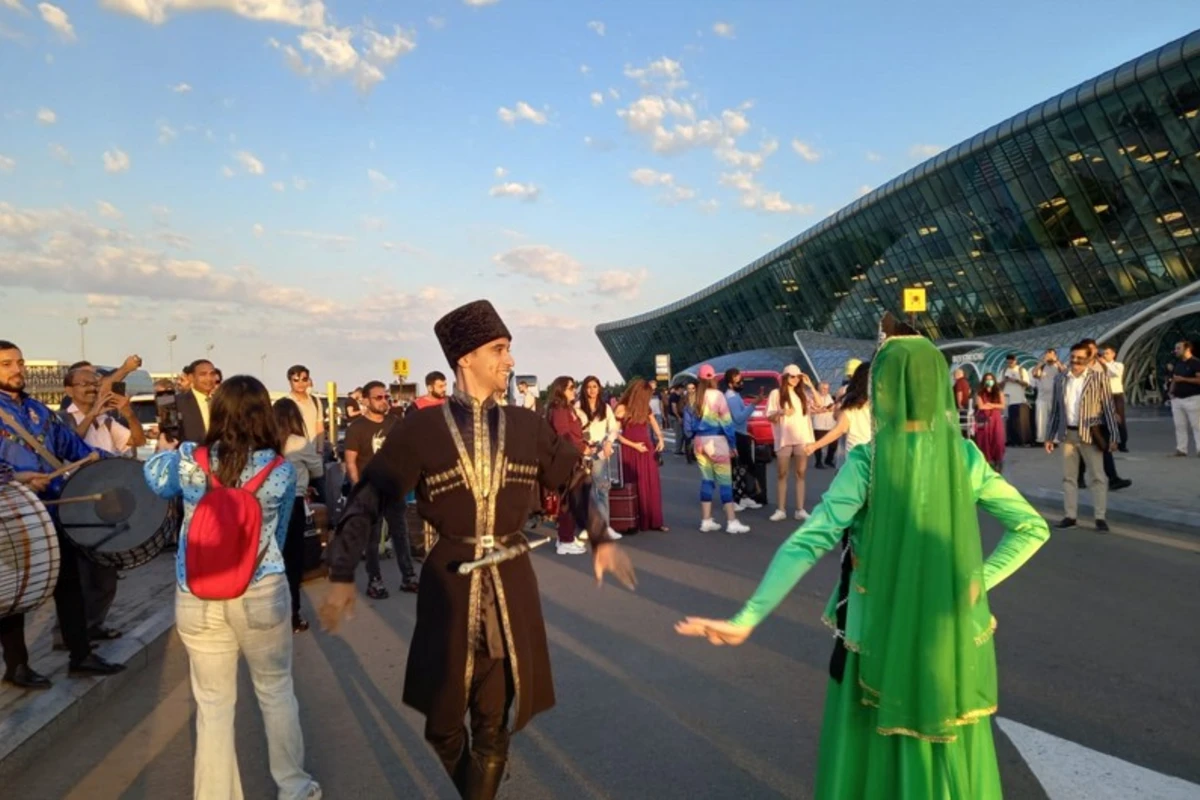 AZAL pandemiyadan sonra ilk dəfə Dehlidən Bakıya birbaşa uçuş həyata keçirib - FOTO AZAL pandemiyadan sonra ilk dəfə Dehlidən Bakıya birbaşa uçuş həyata keçirib - FOTO