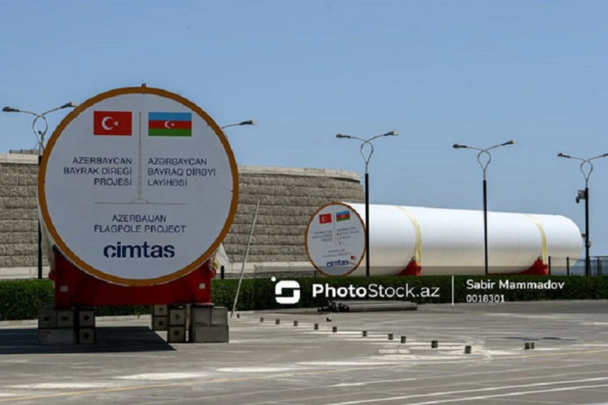 Dünyanın ən hündür bayraq dirəyi artıq Azərbaycana gətirilib - FOTOREPORTAJ