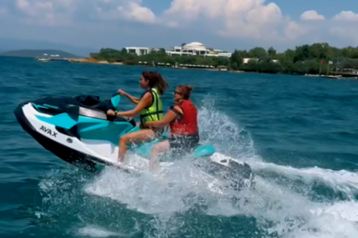 Skuterlə adrenalin yaşayan Pərvinin İSTİRAHƏT GÖRÜNTÜLƏRİ -  FOTO/VİDEO