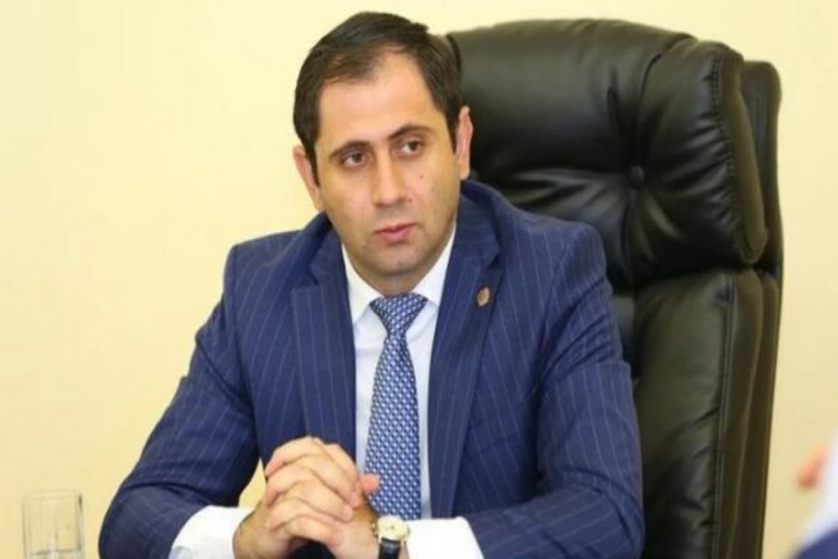 Ermənistanın müdafiə naziri Rusiyaya getdi
