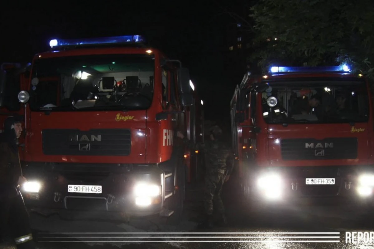 Xırdalanda çoxmərtəbəli binada yanğın baş verib – FOTO
