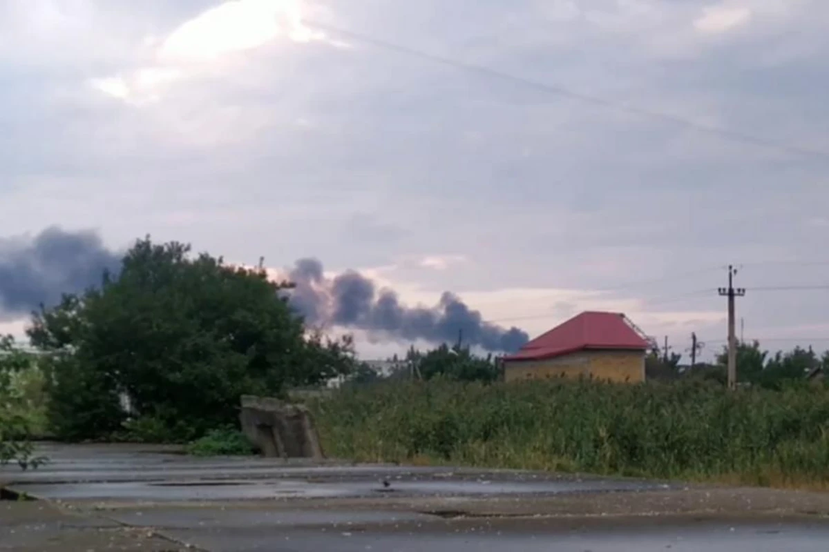 В Крыму прогремели мощные взрывы - ВИДЕО В Крыму прогремели мощные взрывы - ВИДЕО