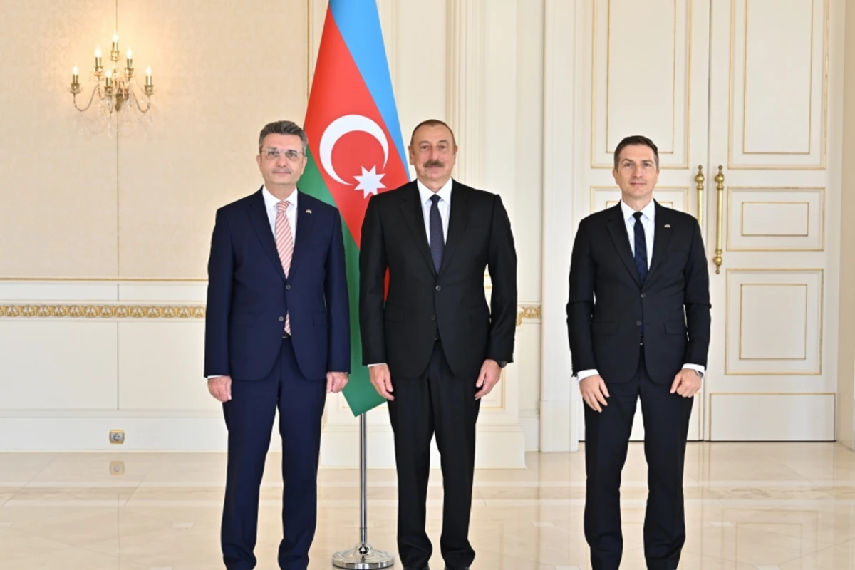 Президент принял верительные грамоты новоназначенного посла Германии в Азербайджане - ФОТО