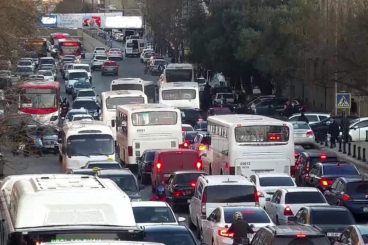 Bakıda sıxlıq olan yollar - SİYAHI