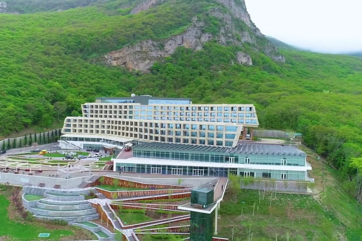 Yanğın Qalaltı otelinə çatır: Turistlər təxliyə oluna bilər - VİDEO Yanğın Qalaltı otelinə çatır: Turistlər təxliyə oluna bilər - VİDEO