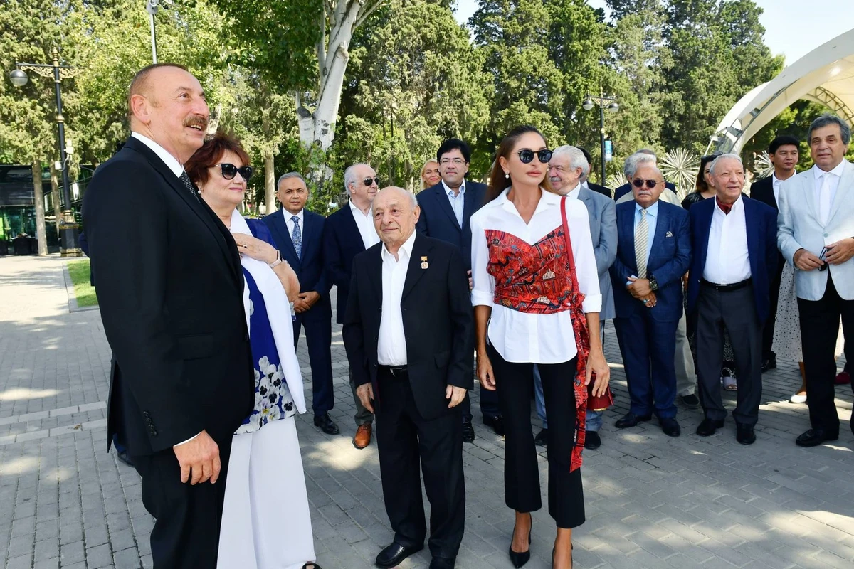 İlham Əliyev və Mehriban Əliyeva Müslüm Maqomayevin abidəsinin açılışında iştirak ediblər - FOTO/VİDEO - YENİLƏNİB İlham Əliyev və Mehriban Əliyeva Müslüm Maqomayevin abidəsinin açılışında iştirak ediblər - FOTO/VİDEO - YENİLƏNİB