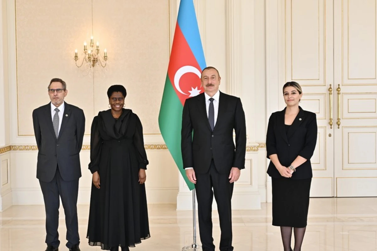 Prezident İlham Əliyev CAR-ın Azərbaycanda yeni təyin olunan səfirinin etimadnaməsini qəbul edib - FOTO Prezident İlham Əliyev CAR-ın Azərbaycanda yeni təyin olunan səfirinin etimadnaməsini qəbul edib - FOTO