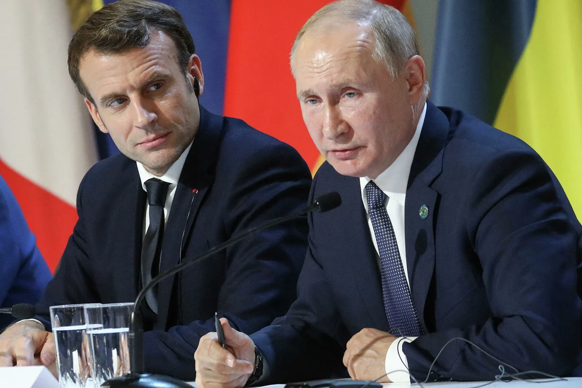 Путин и Макрон обсудили ситуацию на Запорожской АЭС