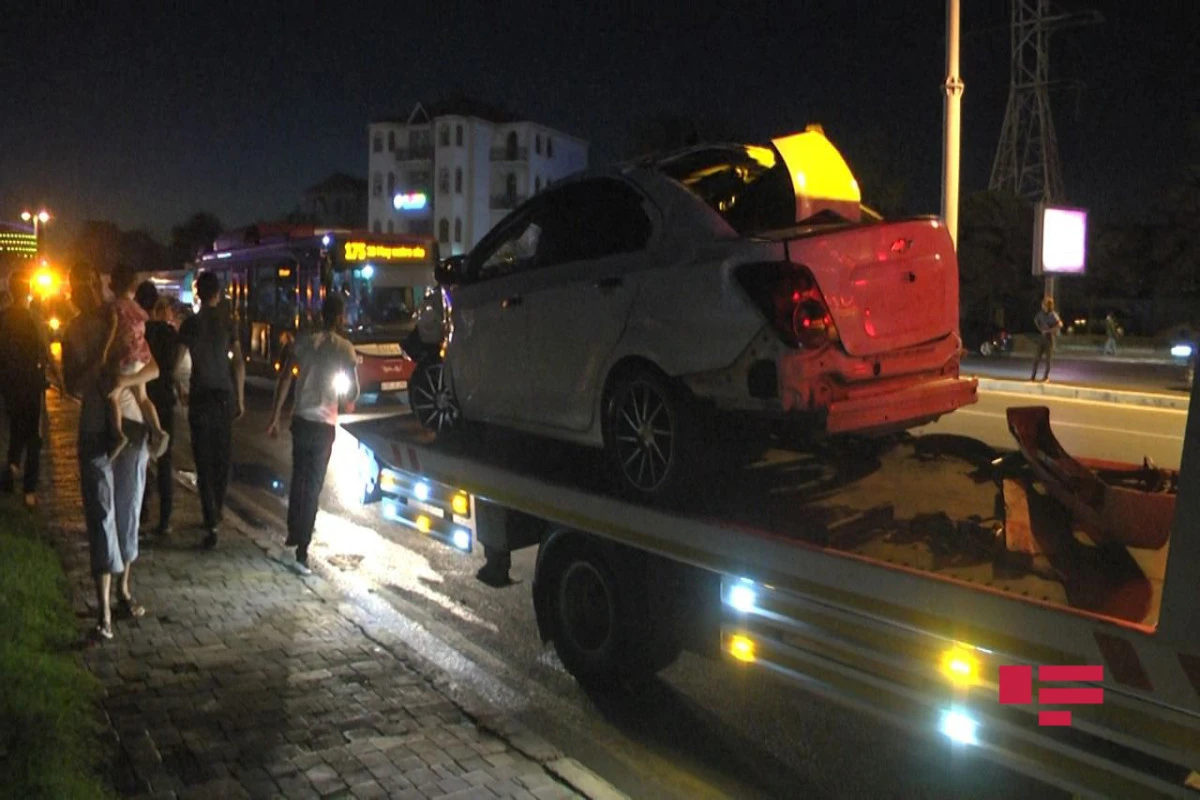 Bakıda 6 avtomobil toqquşub, xəsarət alanlar var - FOTO