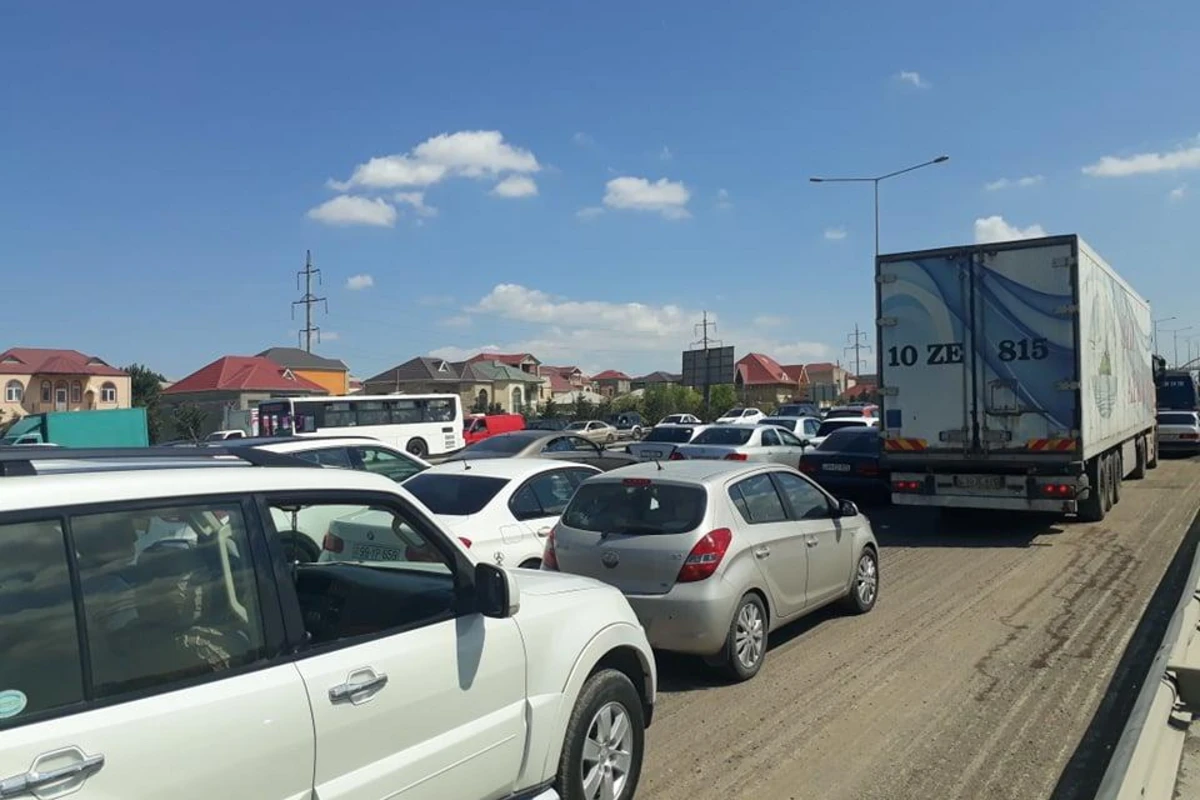 Bu yollarda tıxac var - SİYAHI