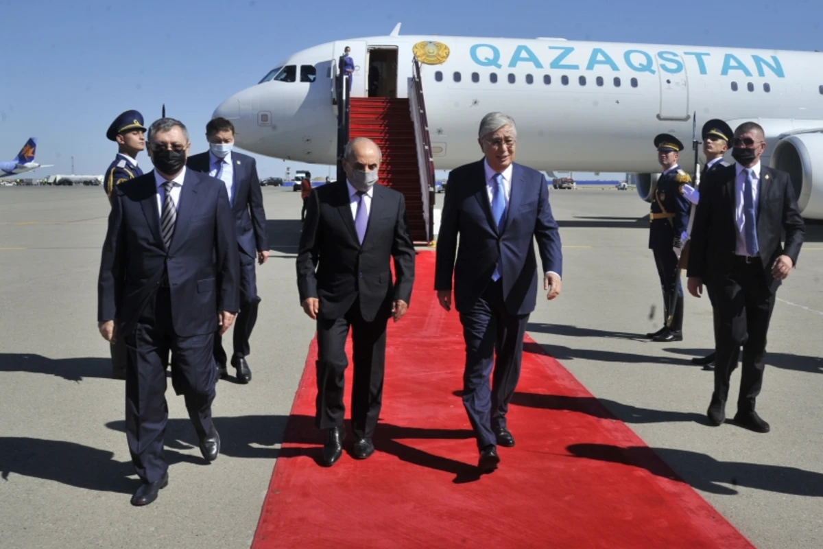 Президент Казахстана прибыл с официальным визитом в Азербайджан - ФОТО