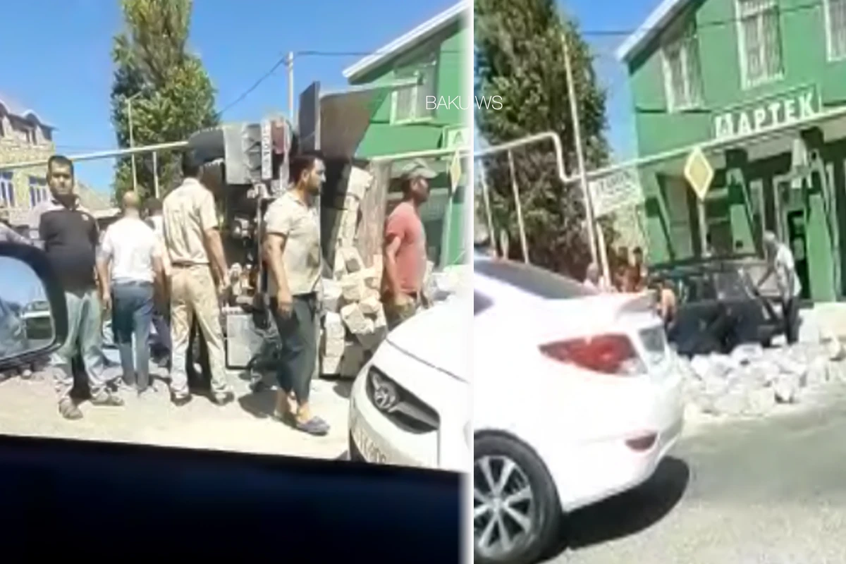 Bakıda daş daşıyan yük maşını aşıb - VİDEO