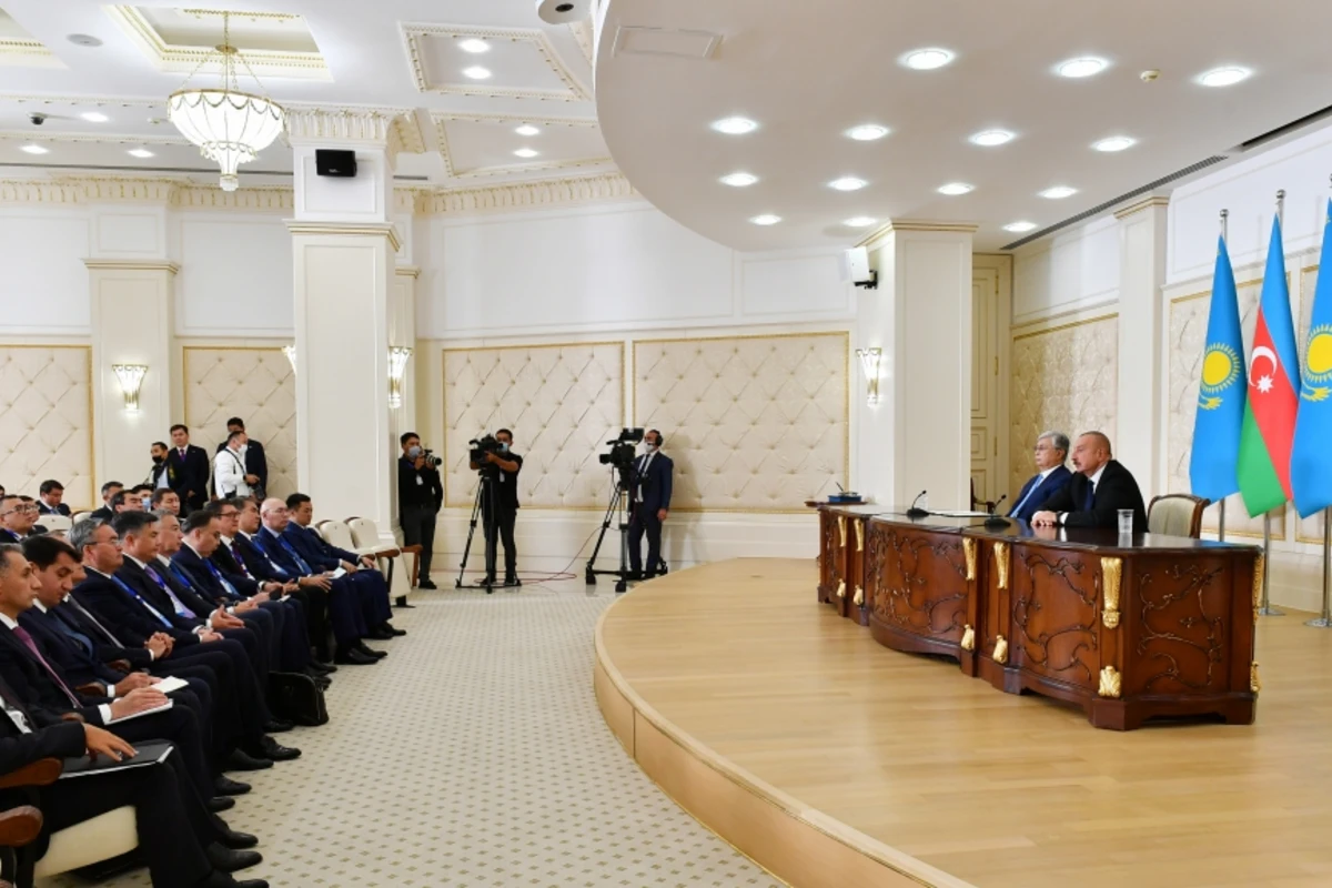 Президенты Азербайджана и Казахстана выступили с заявлениями для печати - ФОТО