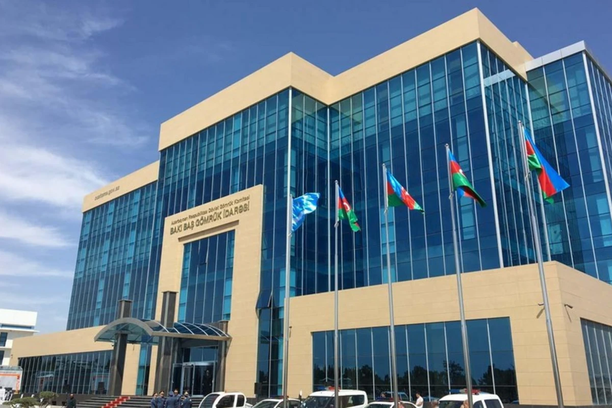 Bakı Baş Gömrük İdarəsinin rəisi təqaüdə göndərilib