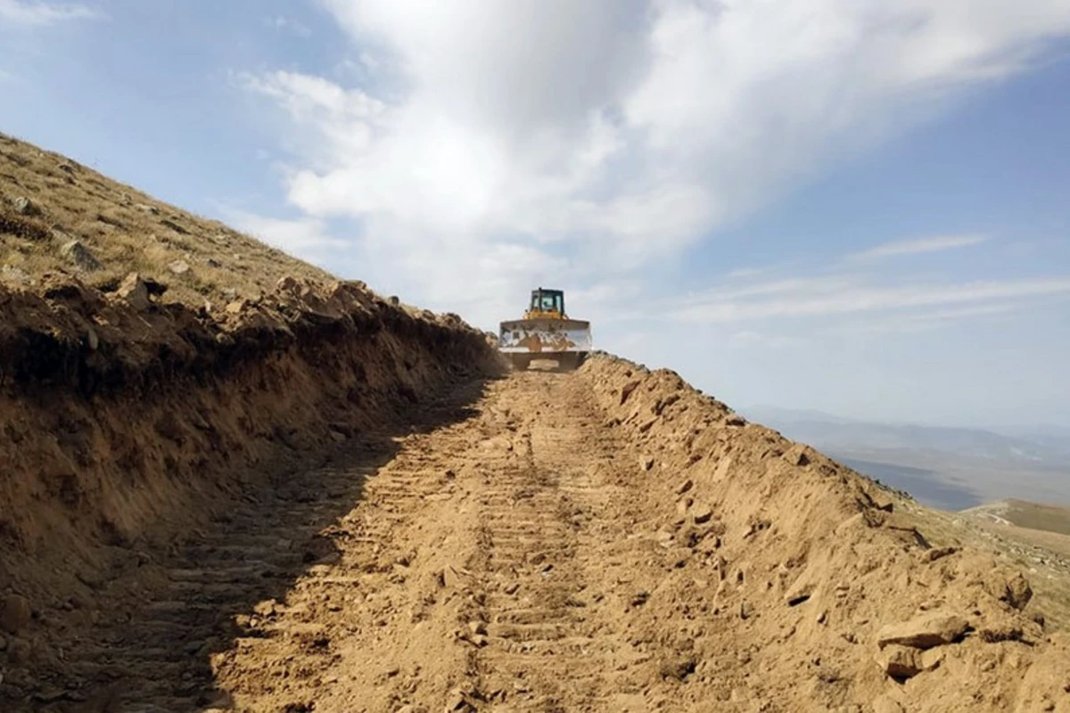 MN: Kəlbəcər və Laçında 62 km-dən çox yeni təminat yolları çəkilib - VİDEO