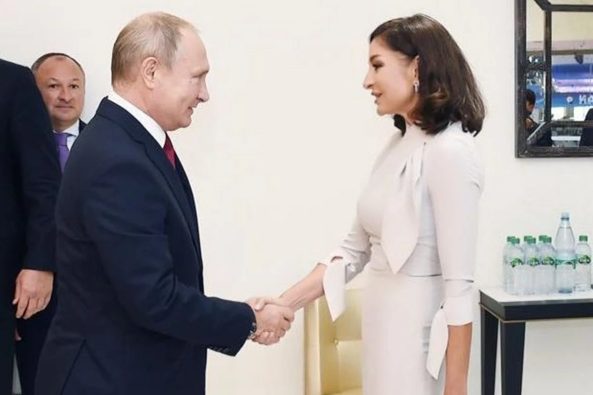 Vladimir Putin Mehriban Əliyevanı təbrik etdi