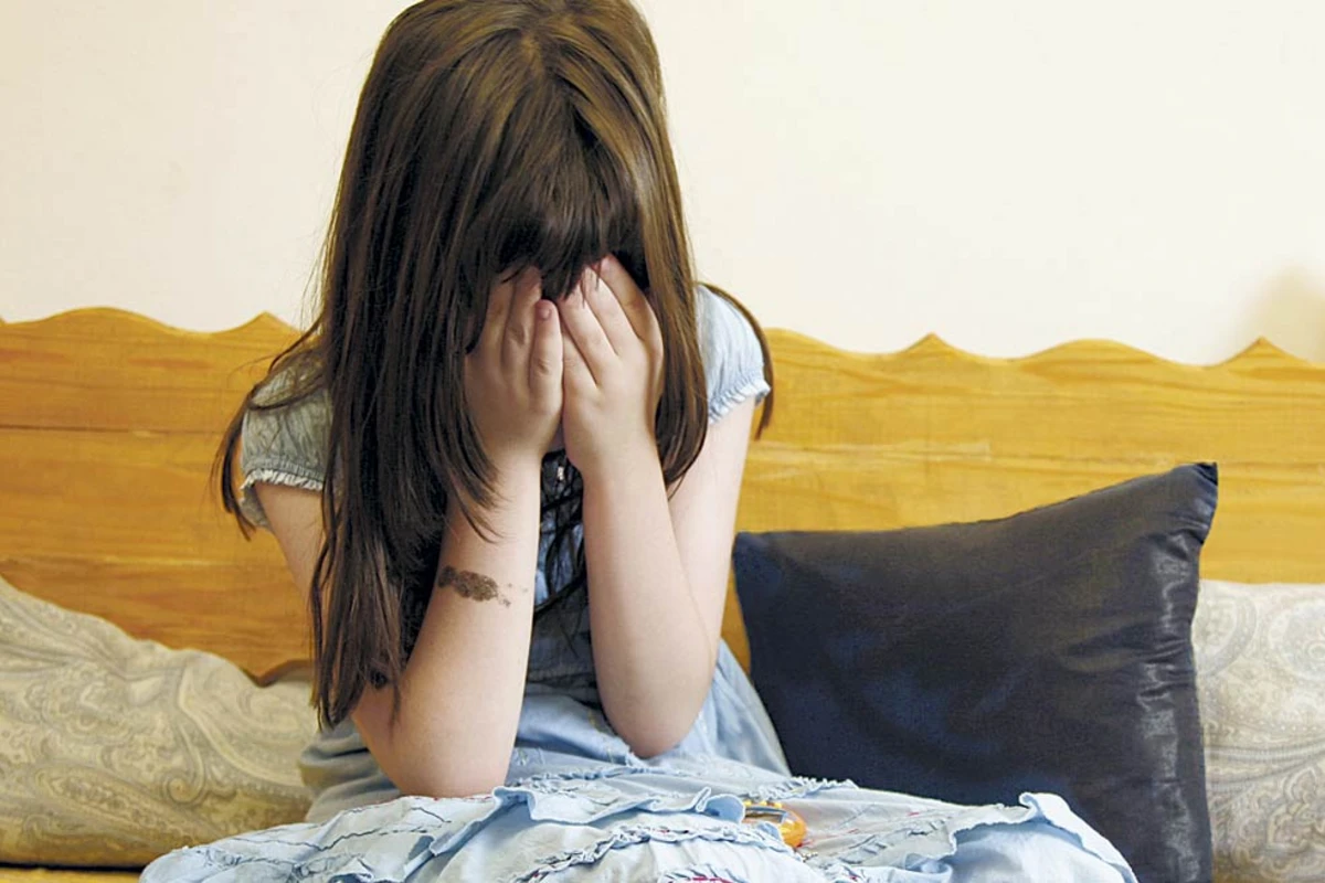 Dövlət Komitəsi zorakılığa məruz qalmış 15 yaşlı qızla görüşdü