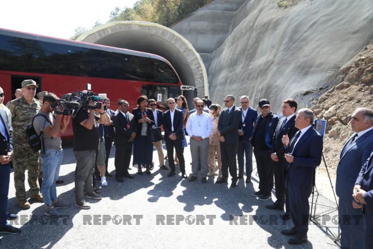Xarici diplomatlar Əhmədbəyli-Füzuli-Şuşa avtomobil yolunda görülən işlərlə tanış olub - FOTO