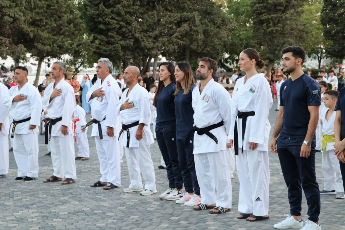 Bakı Dənizkənarı Bulvarında karateçilərimizin iştirakı ilə kütləvi idman tədbiri keçirilib - FOTO