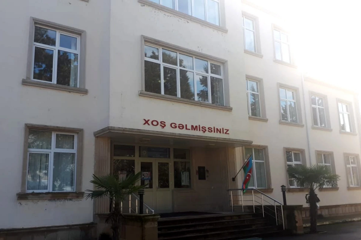 В Лянкяране полномочия директора школы возложили на сторожа? - ФОТО