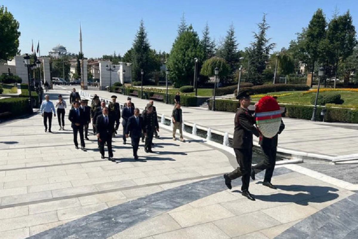 Закир Гасанов посетил парк Гейдара Алиева в Анкаре - ФОТО