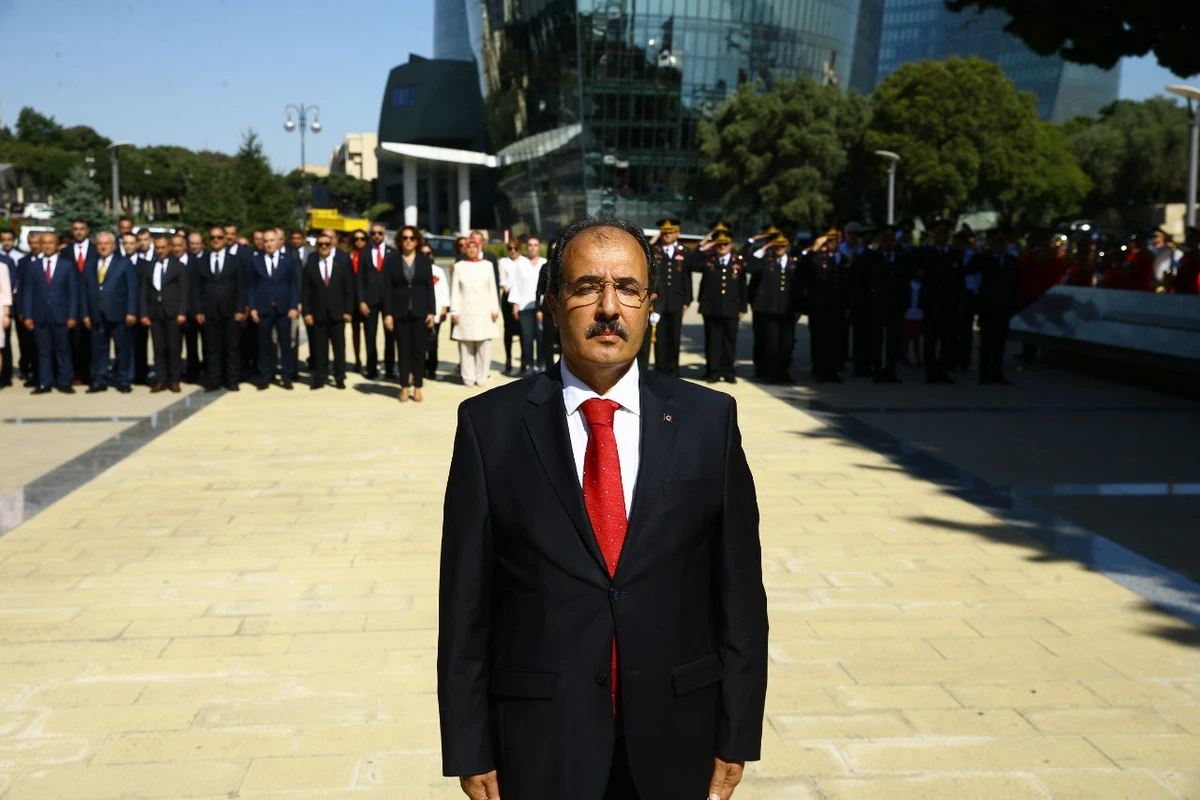 Cahit Bağcı Türk Şəhidliyini ziyarət edib - FOTO
