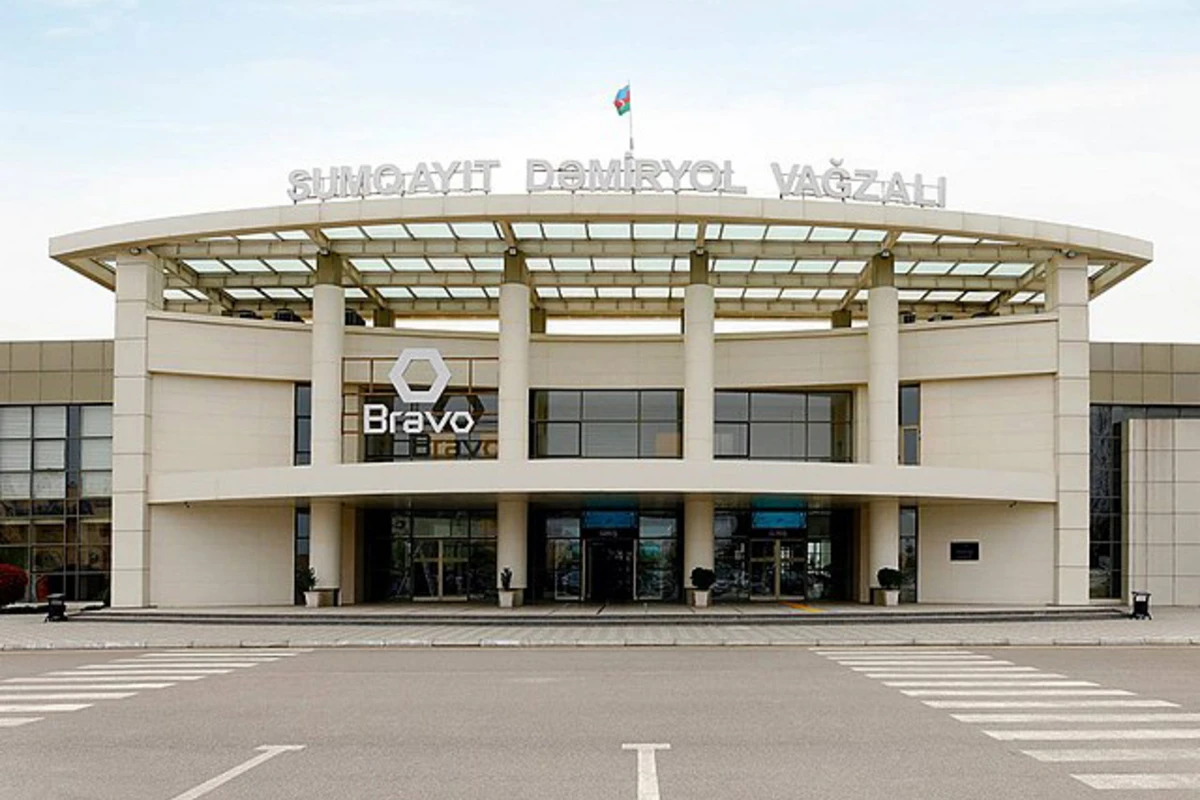 Sumqayıt dəmiryol vağzalında avtomobillərin parklanması ÖDƏNİŞLİ OLDU